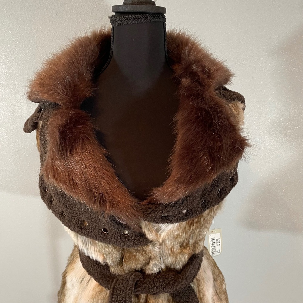 Cripple Creek Womens Faux Fur Belted Vest Brown Sherpa Grommet Size M NWT Chic - Picture 3 of 6